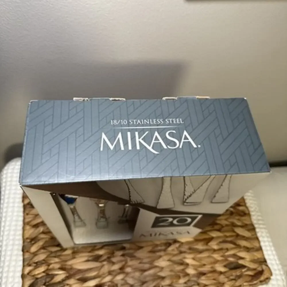 Mikasa Novaro 20pcs Flatware Set Service for Four Stainless Steel New In Box